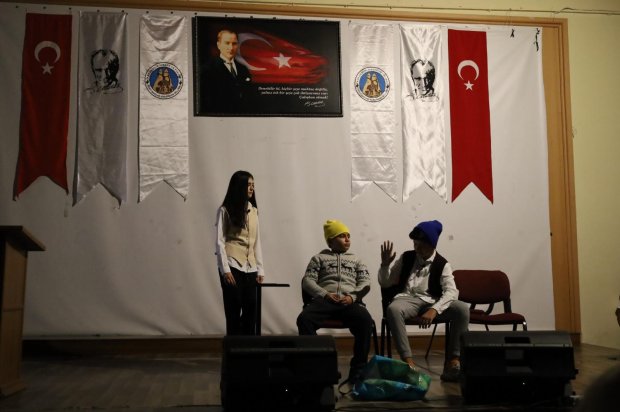 29 Ekim Cumhuriyet Bayramı kutlama etkinlikleri kapsamında, belediyemiz bünyesinde çalışmalarını sürdüren Türk Halk Müziği Korosu ve Çocuk Korosu tarafından Cumhuriyet Konseri ve Tiyatro Etkinliği gerçekleştirildi.