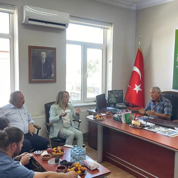 Belediye Başkanımız, Nevşehir Milletvekilimiz TBMM Grup Başkan Vekili Filiz Kılıç ile birlikte Ürgüp Ziraat Odası Başkanı Mustafa Korkmaz’ı ziyaret ettiler.
