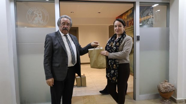 BELEDİYE BAŞKANIMIZ PERSONELLERİMİZİN YENİ YILINI KUTLADI