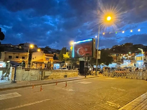 15 Temmuz Demokrasi ve Milli Birlik Günü anma programı Cumhuriyet Meydanında büyük bir coşkuyla gerçekleştirildi.