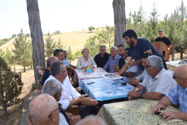 TBMM MHP Grup Başkanvekili ve Nevşehir Milletvekilimiz Sayın Prof. Dr. Filiz Kılıç, Belediye Başkanımız Sayın Mustafa Kenan Sarıtaş, MHP heyeti ile birlikte Karacauşağı Köyü, Kalaba Belediyesi ve Sarılar Köyü’ne ziyarette bulunuldu.
