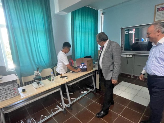 Belediye Başkanımız Sayın Mustafa Kenan Sarıtaş ilçemiz Ahmet Ergün Ortaokulunda düzenlenen bilim şenliğine katıldı.