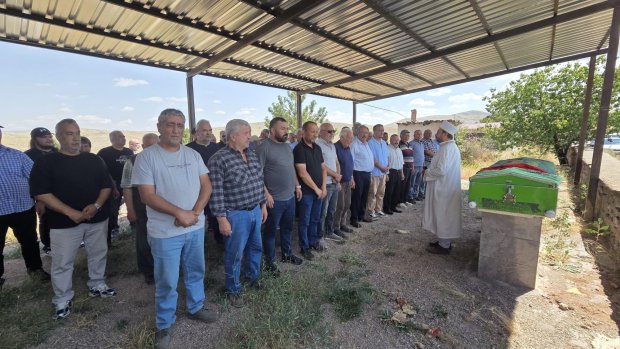 Belediye Başkanımız Sayın Mustafa Kenan Sarıtaş, Büyük Ayhan Köyü’nde merhume Selin Paçal Dölek’in cenaze merasimine katıldı.