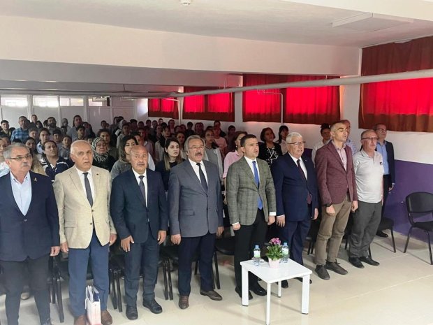 Avanos Mehmet Akif Ersoy Ortaokulu tarafından şiir dinletisi düzenlendi.