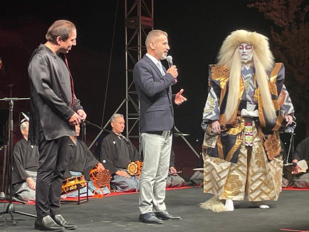 Dünyaca ünlü Türk piyanist Sayın Fazıl Say, Japon Kabuki sanatının usta ismi Sayın Hayata Nakamura ile birlikte Avanos Paşabağları’nda sahne alarak Kapadokya’da unutulmaz bir sanat gecesine imza attı.