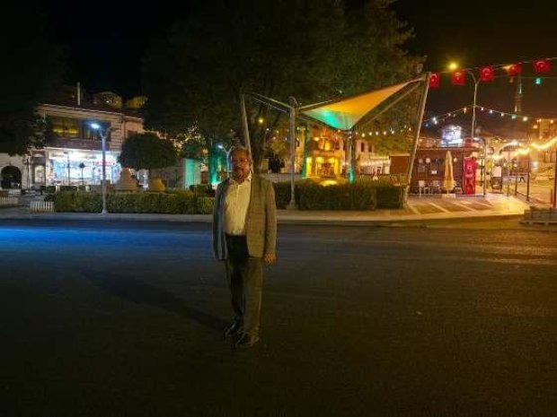 İlçemiz çarşı merkezinde başlattığımız asfalt çalışmalarımızı büyük bir titizlik ve yoğun bir tempoyla sürdürüyoruz.