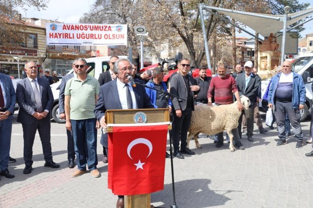 5 adet yeni damperli pikap, 1 adet kamyon, 1 adet yeni silindir ve 3 adet yeni çim biçme aracı