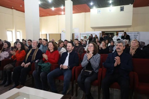 Gazi Üniversitesi Şehir ve Bölge Planlama Bölümü öğrencilerinin tasarım olarak 2040 yılı için Avanos’u planlama çalışmalarını içeren serginin açılışı yapıldı.
