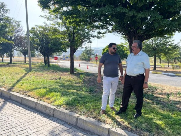 Belediye Başkanımız Sayın Mustafa Kenan Sarıtaş, İnönü Caddesi’nde sıcak asfalt çalışmalarının startını verdi.