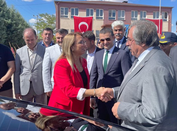 MHP Grup Başkanvekili ve Nevşehir Milletvekilimiz Prof. Dr. Filiz Kılıç, Avanos Kaymakamı Osman Bilici ve Belediye Başkanımız Mustafa Kenan Sarıtaş Ayhanlar İlkokulu tarafından hazırlanan 2024-2025 Eğitim - Öğretim Yılı Okul heyecanı kutlama programı ve A