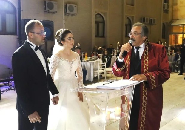 Belediye Başkanımız Mustafa Kenan Sarıtaş, İlk Nikâhını Kıydı.