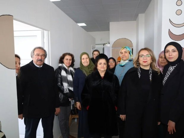 TBMM MHP Grup Başkanvekili ve Nevşehir Milletvekilimiz Sn. Prof. Dr. Filiz Kılıç ile Belediye Başkanımız Sn. Mustafa Kenan Sarıtaş, Diyetisyen Sn. Göksu Güneş'in Beslenme ve Diyet Danışmanlığı Andulayon Terapi Merkezinin açılışını gerçekleştirdi.