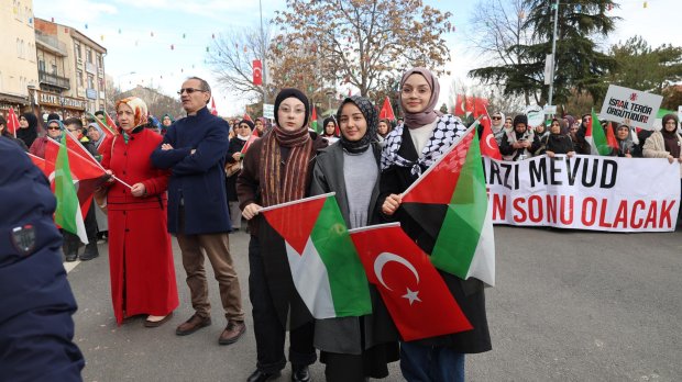 FİLİSTİN’E DESTEK YÜRÜYÜŞÜNDE AVANOS TEK YÜREK OLDU