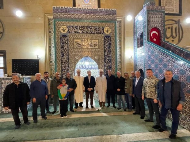 Belediye Başkanımız Sayın Mustafa Kenan Sarıtaş, Ramazan Bayramı’nın manevi atmosferini hemşehrilerimizle birlikte yaşayarak bayram namazını Avanos Şehit Şevket Tekin Merkez Camii'nde eda ettikten sonra vatandaşlarımızla bayramlaştı.