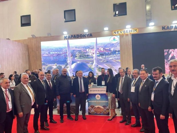 Nevşehir Valimiz Sayın Ali Fidan, EMITT 2025 Turizm Fuarında Avanos Standını Ziyaret Etti.