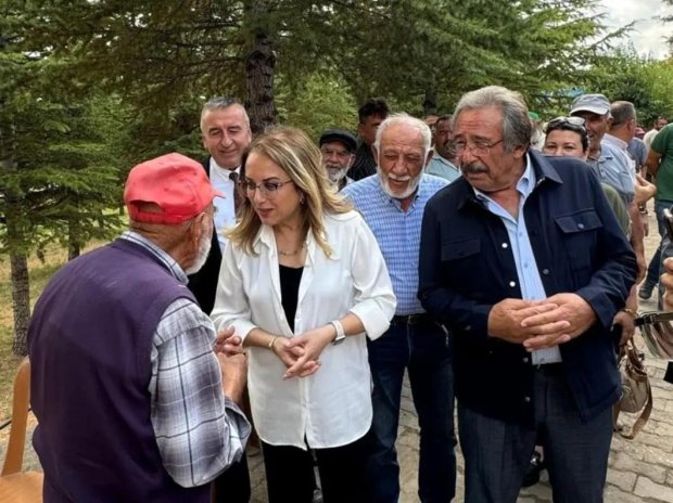 MHP Nevşehir Milletvekilimiz Prof. Dr. Filiz Kılıç hanımefendi ve beraberlerindeki heyetle Gülşehir Yeşilöz (Cemel) köyümüzde vatandaşlarımızla bir araya geldik.