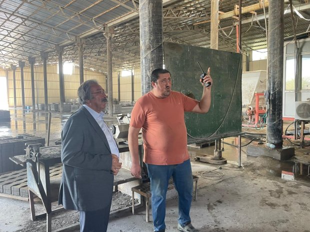 Belediyemize ait kilit parke ve bordür tesisinde üretim çalışmaları hız kesmeden devam ediyor.
