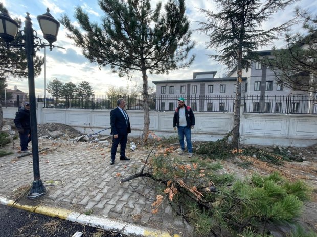 Belediye Başkanımız Sayın Mustafa Kenan Sarıtaş, belediyemiz ekiplerinin sahada yürüttüğü çalışma alanlarını ziyaret ederek, incelemelerde bulundu.