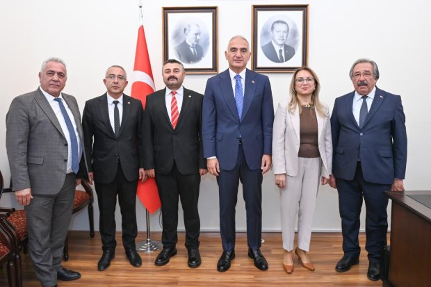 Belediye Başkanımız Sayın Mustafa Kenan Sarıtaş, Kültür ve Turizm Bakanımız Sayın Mehmet Nuri Ersoy’u makamında ziyaret etti.