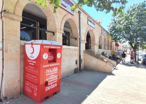 Avanos Belediye Başkanlığı, Türk Kızılay Nevşehir Şubesi ve Kızılay Lojiştik işbirliği protokolü kapsamında 8 noktaya kıyafet bağış kutuları yerleştirildi.