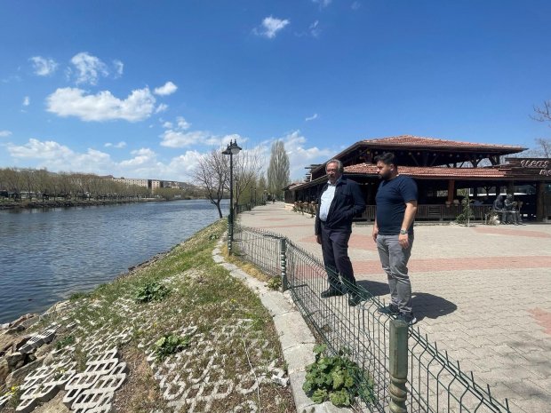 Belediye Başkanımız Sayın Mustafa Kenan Sarıtaş, Kızılırmak Nehri'nde başlatılan ıslah ve temizlik çalışmalarını yerinde inceledi