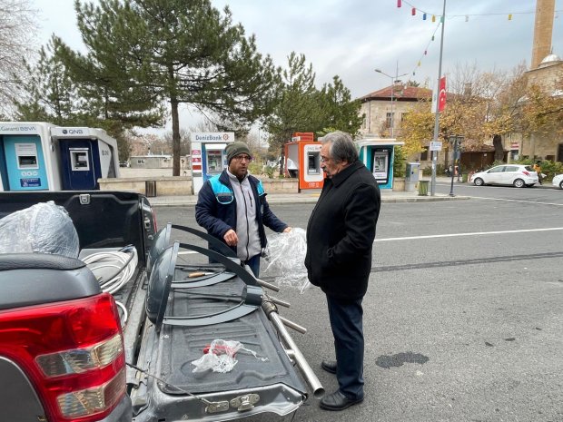 Belediyemiz, pazar günü de ağaç dikim çalışmalarını yoğun bir şekilde sürdürdü.