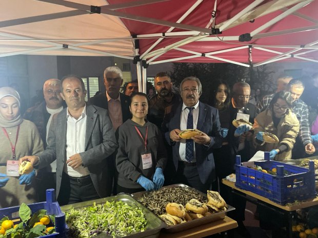 Nevşehir Hacı Bektaş Veli Üniversitesi Tarih ve Kültür Topluluğu tarafından, öğrencilere moral ve motivasyon sağlamak amacıyla geleneksel olarak düzenlenen Mangalda Hamsi Şöleni’nin onuncusu gerçekleştirildi.