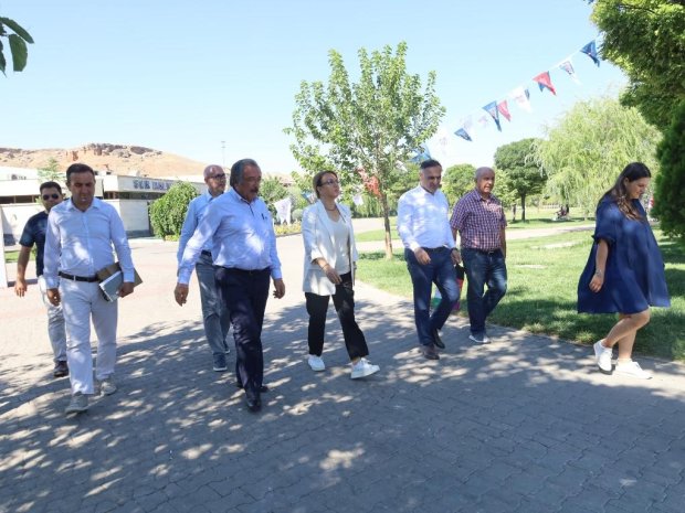 Kültür ve Turizm Bakanlığı Kütüphaneler ve Yayımlar Genel Müdürü Taner Beyoğlu, Belediye Başkanımız Mustafa Kenan Sarıtaş ile birlikte Eski Avanos Lisesinde incelemelerde bulundu.