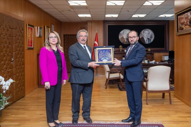 Belediye Başkanımız Sayın Mustafa Kenan Sarıtaş, Sosyal Güvenlik Kurumu (SGK) Başkanlığı görevine atanan Sayın Yunus Elitaş’a hayırlı olsun ziyaretinde bulundu.