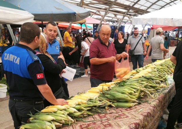Açık Pazar Yerinde Etiket ve Hijyen Kontrolü Yapıldı