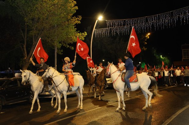 15 TEMMUZ DEMOKRASİ VE MİLLÎ BİRLİK GÜNÜ, İLÇEMİZDE BÜYÜK BİR COŞKU VE ANLAM YÜKLÜ BİR PROGRAMLA ANILDI