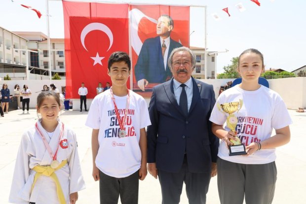 19 Mayıs Atatürk’ü Anma, Gençlik ve Spor Bayramı Coşkuyla Kutlandı