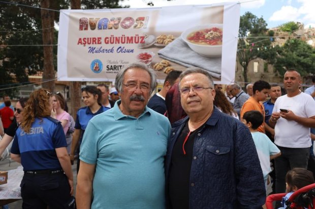 Belediye Başkanımız Sayın Mustafa Kenan Sarıtaş, Muharrem Ayı’nın manevi iklimi dolayısıyla Avanos Çarşı Meydanı’nda vatandaşlarımıza aşure ikramında bulundu.