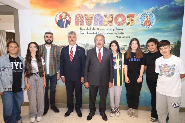 Belediyemizin kültür faaliyetleri kapsamında eğitim alan tiyatro ve koro kursiyerleri, Belediye Başkanımız Sayın Mustafa Kenan Sarıtaş'ı ziyaret ederek bayramlaştılar.