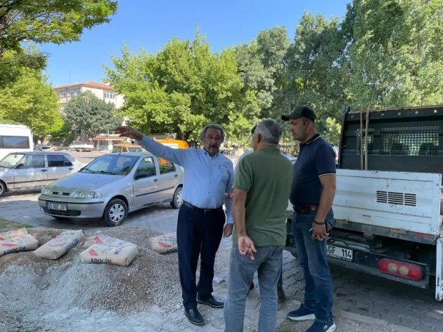 Belediye Başkanımız iş sahaları ile sanayide bulunan depoları, itfaiye garajını, marangoz ve demir atölyelerini kontrol etti.