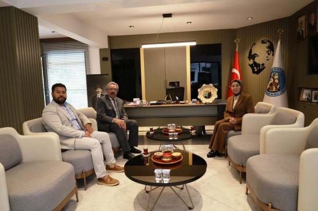 Çevre, Şehircilik ve İklim Değişikliği İl Müdürü Sayın Yasemin Demirörs, Belediye Başkanımız Sayın Mustafa Kenan Sarıtaş’ı makamında ziyaret etti.