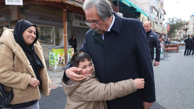 BELEDİYE BAŞKANIMIZ ÇARŞI MERKEZİNDE VATANDAŞLARIMIZIN BAYRAMLARINI KUTLADI