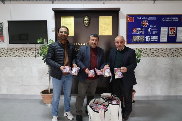 23 NİSAN’DA ÇOCUKLARA BAYRAM HEDİYESİ