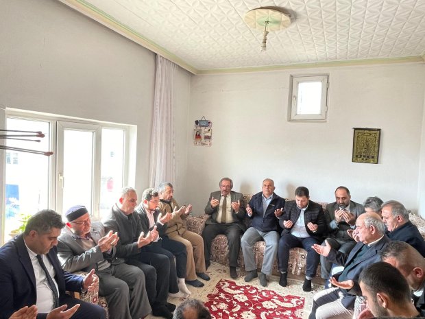 Belediye Başkanımız Mustafa Kenan Sarıtaş, Belediye personelimiz Ahmet Demirbaş’ın Niğde Kiledere beldesindeki taziye evine ziyarette bulundu.