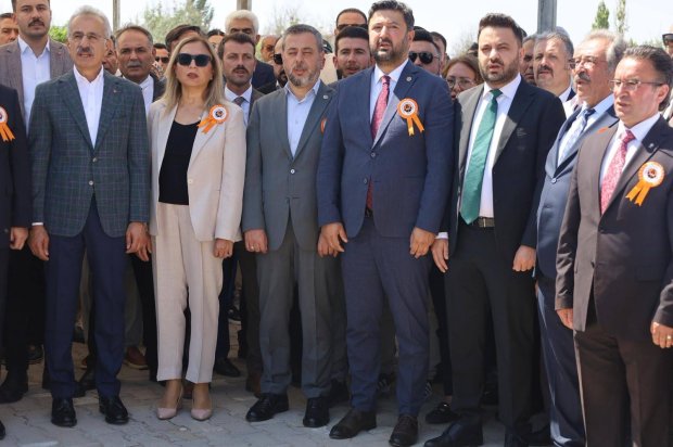 Ulaştırma ve Altyapı Bakanımız Sayın Abdulkadir Uraloğlu’nun katılımlarıyla kapsamlı şekilde restorasyonu tamamlanarak hizmete giren Tarihi Taş Köprümüzün resmi açılışı tören gerçekleştirildi.