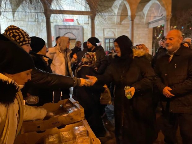 Belediyemizden Berat Kandili’nde Lokma İkramı