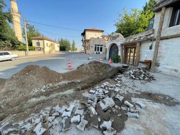 Artan hava sıcaklıklarıyla birlikte yükselen su ihtiyacını karşılamak amacıyla ekiplerimiz yoğun şekilde çalışıyor.