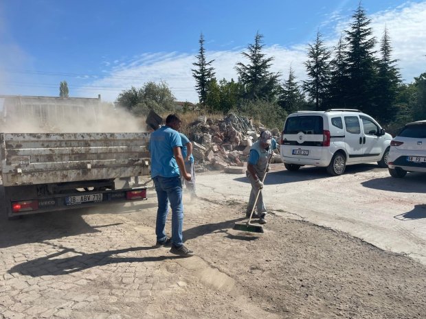 Belediye Başkanımız Mustafa Kenan Sarıtaş, Belediye ekiplerimizce ilçemiz genelinde gerçekleştirilen çalışmaları yerinde inceledi.