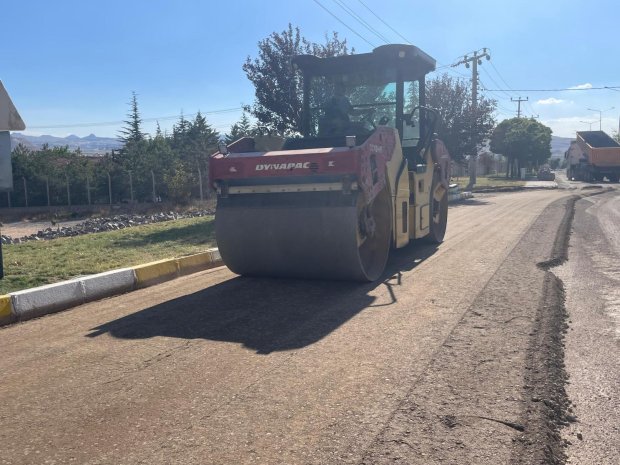 Eski Cezaevi Kavşağı ile Taşköprü arasının sıcak asfalt yapımı başlamıştır. Hayırlı uğurlu olsun.