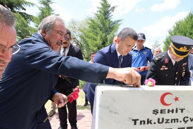 15 TEMMUZ DEMOKRASİ VE MİLLÎ BİRLİK GÜNÜ'NDE AZİZ ŞEHİTLERİMİZ DUALARLA YÂD EDİLDİ