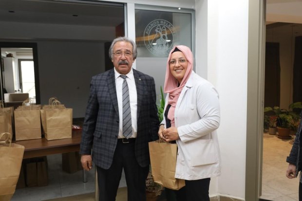 Belediye Başkanımız Sn. Mustafa Kenan Sarıtaş, Ramazan Bayramı dolayısı ile belediye binasında ve diğer hizmet birimlerinde görev yapan personellerimizle bayramlaştı.