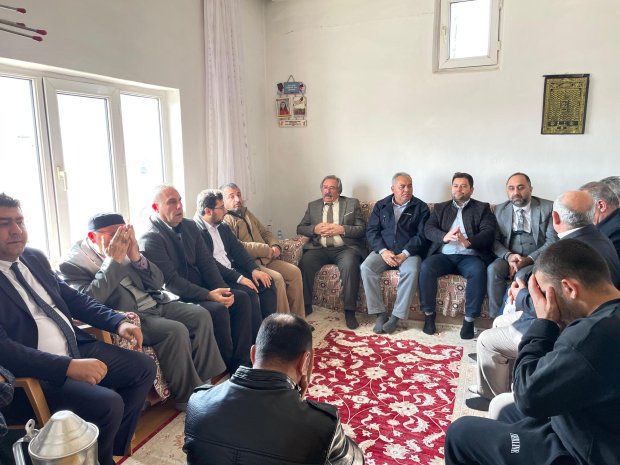 Belediye Başkanımız Mustafa Kenan Sarıtaş, Belediye personelimiz Ahmet Demirbaş’ın Niğde Kiledere beldesindeki taziye evine ziyarette bulundu.