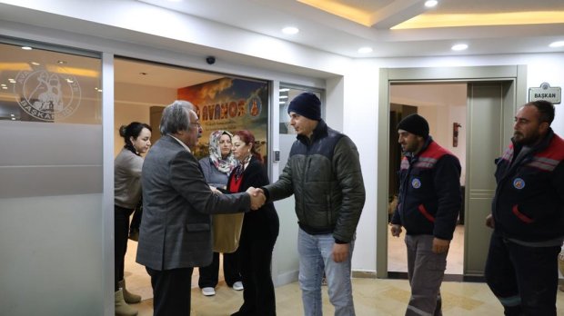 BELEDİYE BAŞKANIMIZ PERSONELLERİMİZİN YENİ YILINI KUTLADI