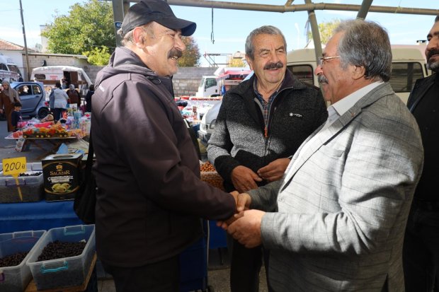 Belediye Başkanımız Sayın Mustafa Kenan Sarıtaş, Cuma günü pazaryerini ziyaret ederek esnaflarımızla ve hemşehrilerimizle tek tek sohbet etti.