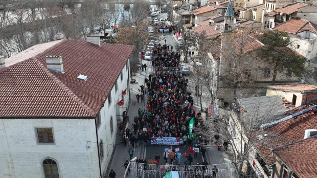 FİLİSTİN’E DESTEK YÜRÜYÜŞÜNDE AVANOS TEK YÜREK OLDU